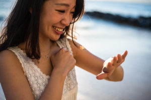 思わず何度も見てしまう婚約指輪